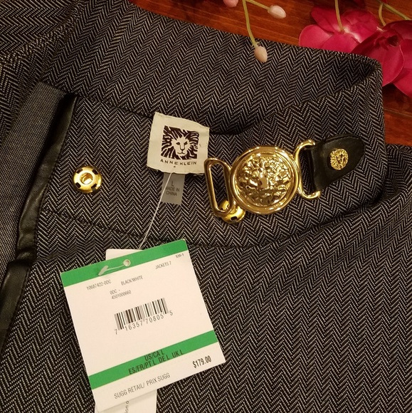 NWT Anne Klein Black White Herringbone Cape Lion Head Medallion OLD MONEY STYLE - Picture 2 of 8